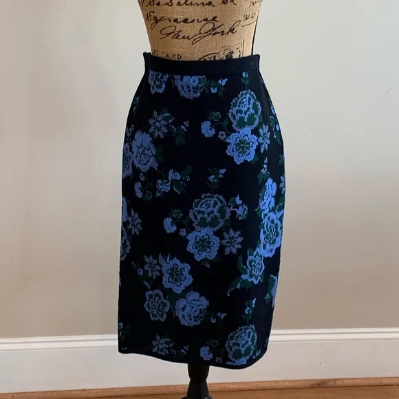 Floral knit classic pencil skirt in black blue green by AT - Picture 5 of 10